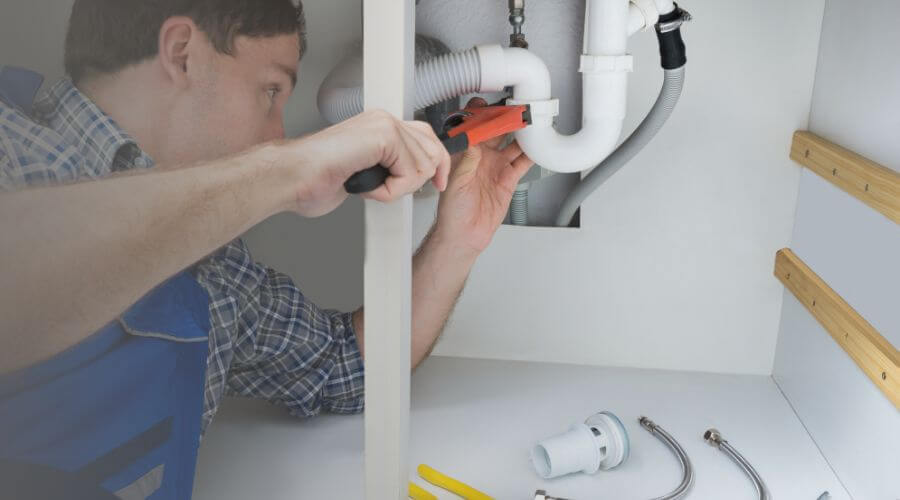 Expert burst pipe repair services in Fluvanna, TX